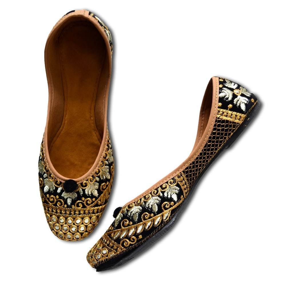Women_Black_Gold-Toned_Embroidered_Mojaris-4_7971832b-aa67-4645-b58a-f50f71791782 Women_Black_Gold-Toned_Embroidered_Mojaris-4_7971832b-aa67-4645-b58a-f50f71791782