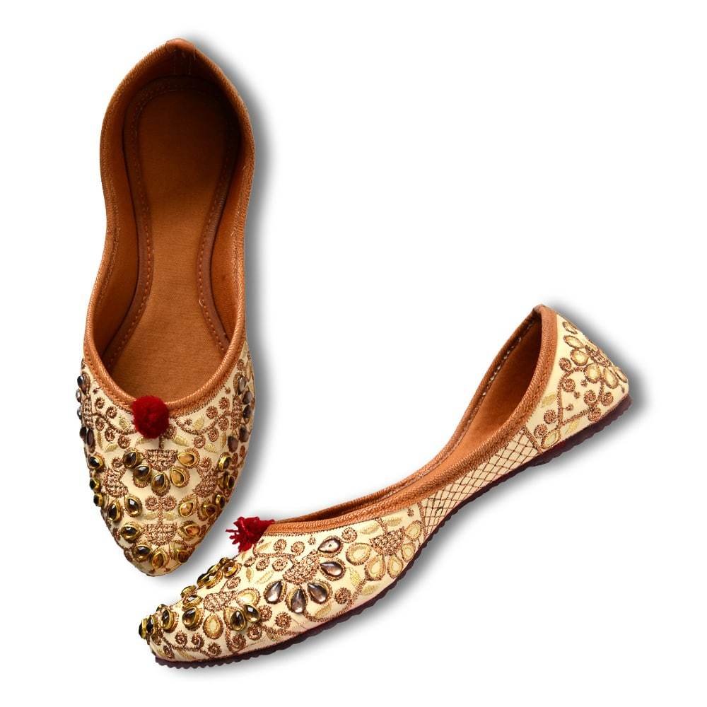 Women_Cream-Coloured_Gold-Toned_Embellished_Mojaris-2_6def06d7-51f2-4182-be35-918810a94593 Women_Cream-Coloured_Gold-Toned_Embellished_Mojaris-2_6def06d7-51f2-4182-be35-918810a94593