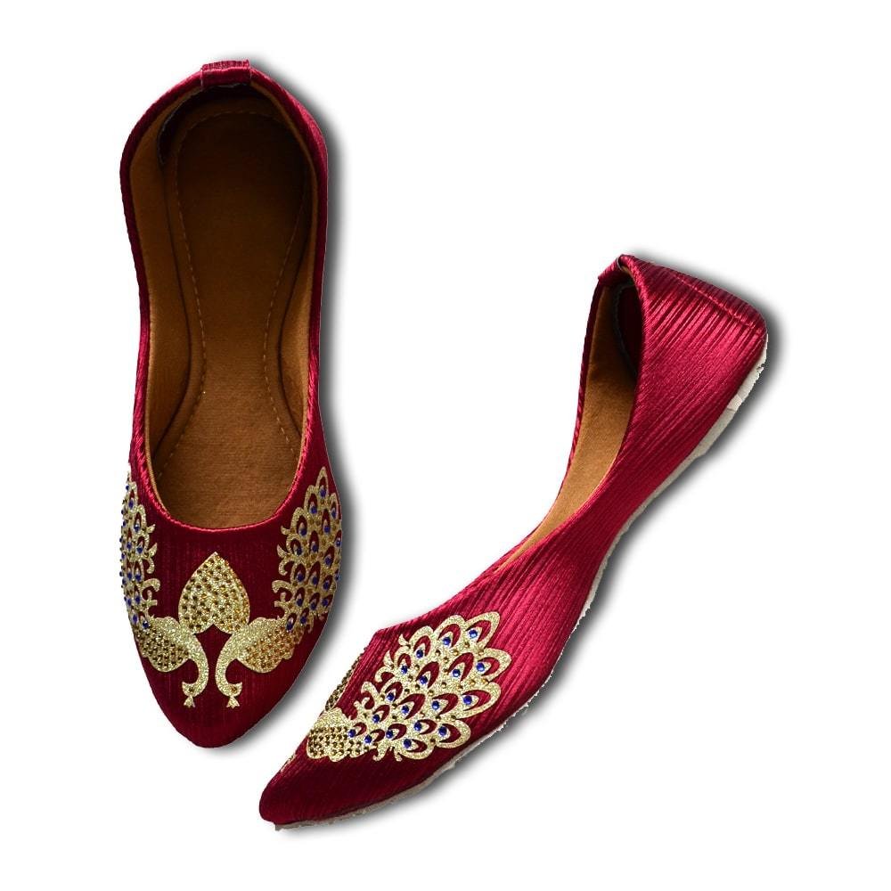 Women_Maroon_Gold-Toned_Embroidered_Mojaris-4_b80086ea-2e72-449f-8b7a-9cba24bf777b Women_Maroon_Gold-Toned_Embroidered_Mojaris-4_b80086ea-2e72-449f-8b7a-9cba24bf777b