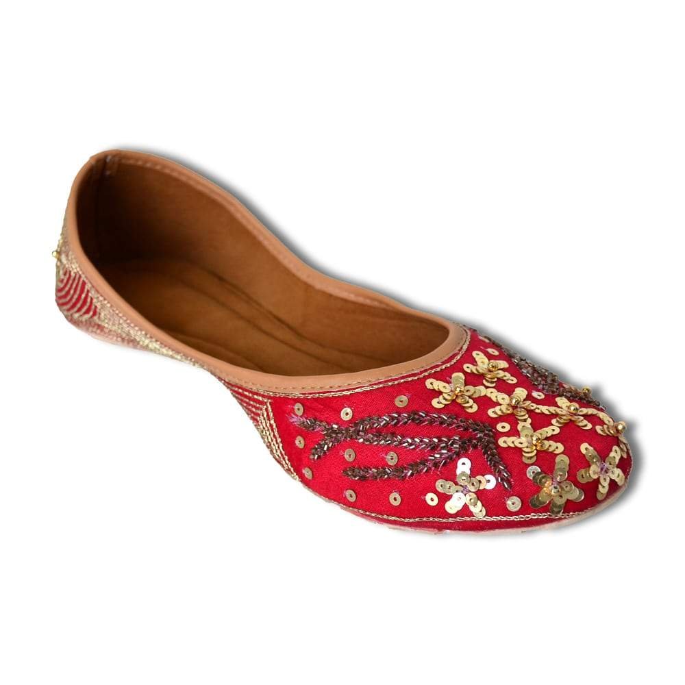 Women_Red_Gold-Toned_Embellished_Mojaris Women_Red_Gold-Toned_Embellished_Mojaris